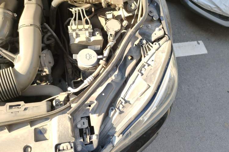 Used Mercedes-Benz E-Class 2015 E 260 L Sport Edition Engine Bay Left