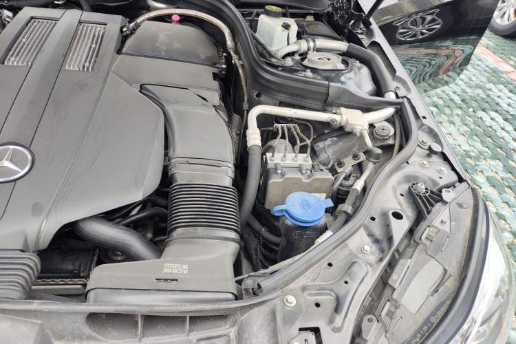 Used Mercedes-Benz E-Class 2015 E 400 L Sport Luxury 4MATIC Engine Bay Left