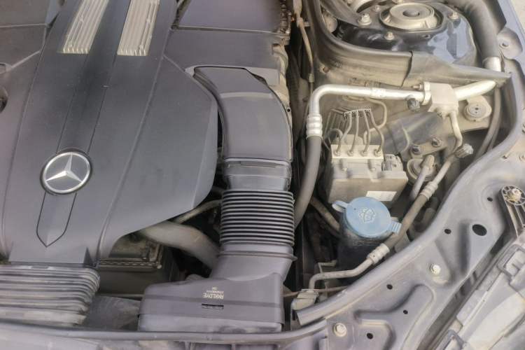 Used Mercedes-Benz E-Class 2015 E 320 L 4MATIC Engine Bay Left