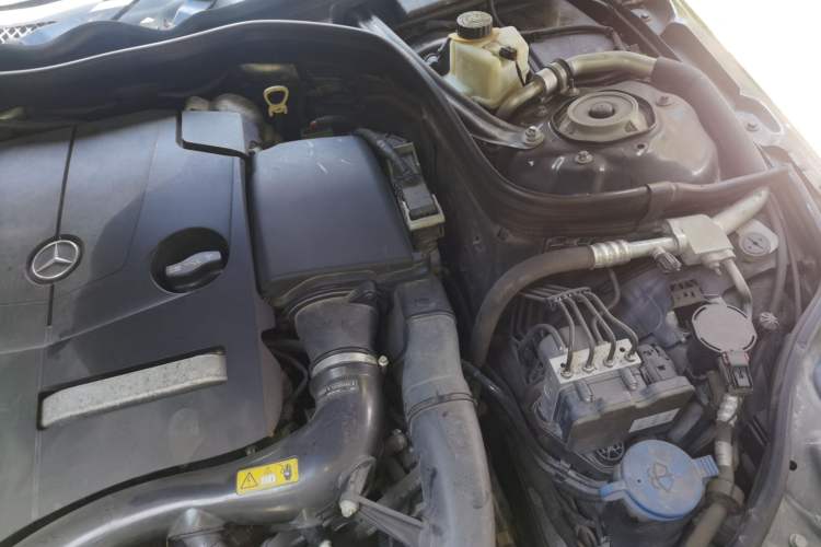 Used Mercedes-Benz E-Class 2015 Facelift E 200 L Engine Bay Left