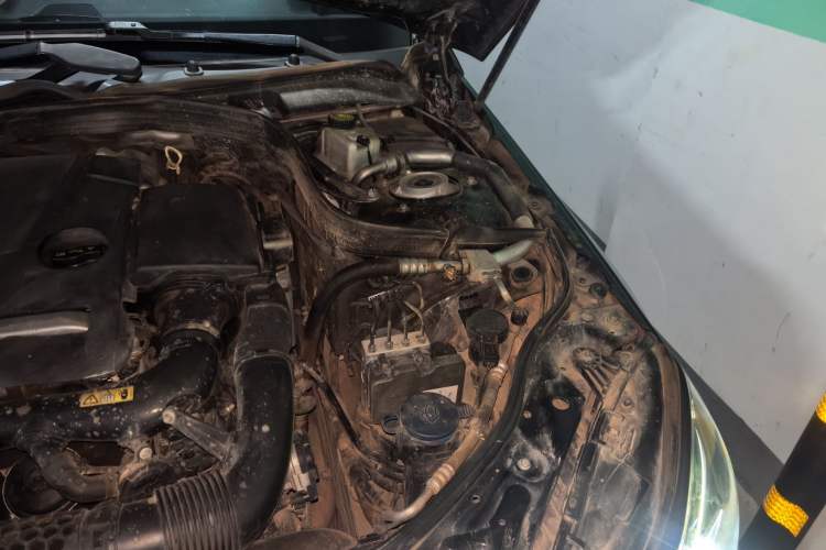 Used Mercedes-Benz E-Class 2015 Revised E 260 L Sport Luxury Edition Engine Bay Left