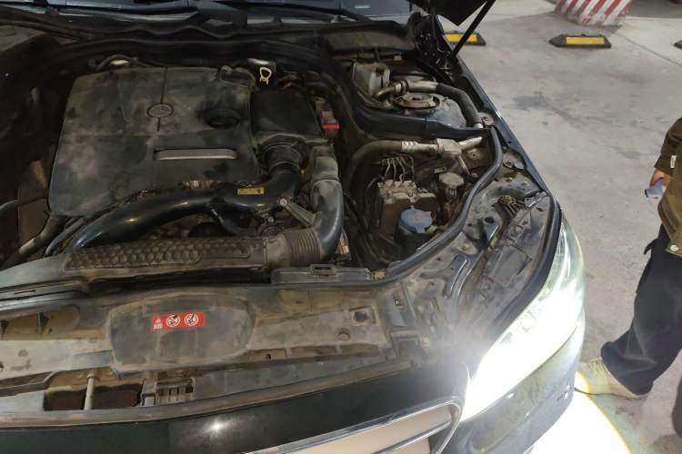 Used Mercedes-Benz E-Class 2015 E 260 L Sport Luxury Model Engine Bay Left