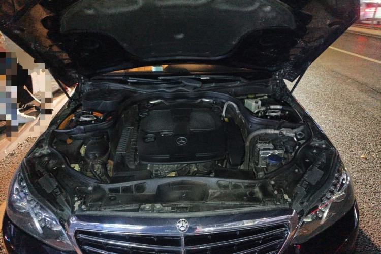 Used Mercedes-Benz E-Class 2015 E 400 L Hybrid Engine Bay