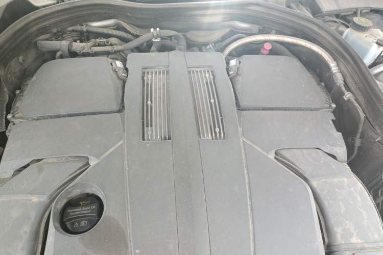 Used Mercedes-Benz E-Class 2015 E 320 L Luxury 4MATIC Engine Bay