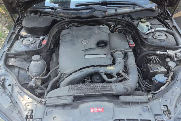 Used Mercedes-Benz E-Class 2015 E 200 L Engine Bay