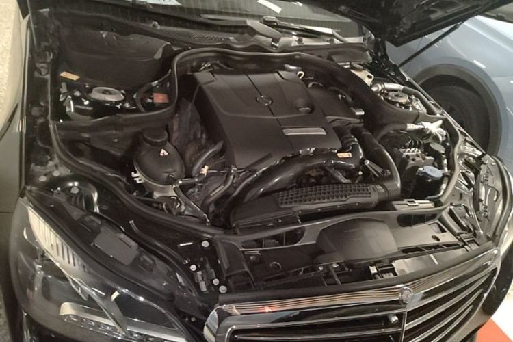 Used Mercedes-Benz E-Class 2015 E 200 L Engine Bay