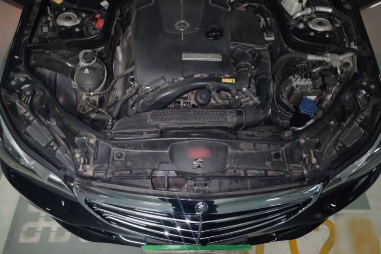 Used Mercedes-Benz E-Class 2015 E 260 L Engine Bay