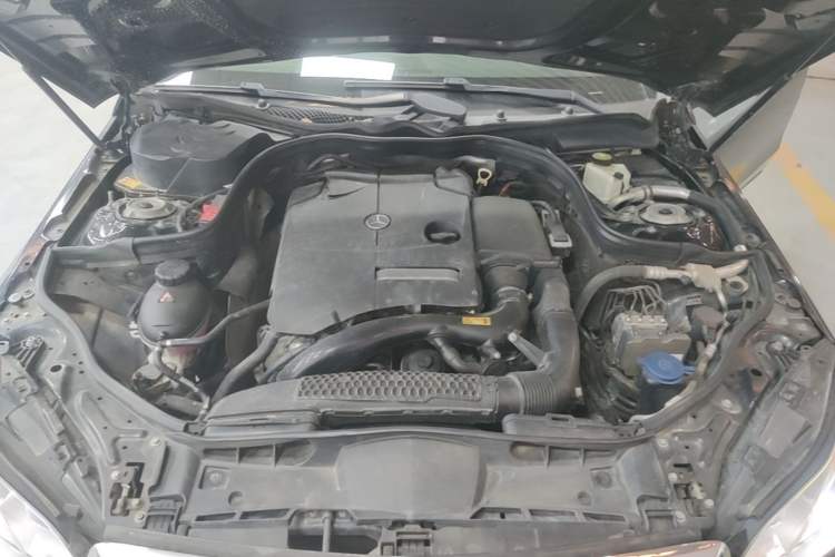 Used Mercedes-Benz E-Class 2015 Facelift E 200 L Engine Bay