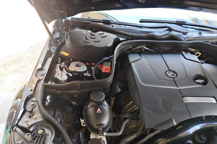 Used Mercedes-Benz E-Class 2015 Facelift E 200 L Engine Bay Right