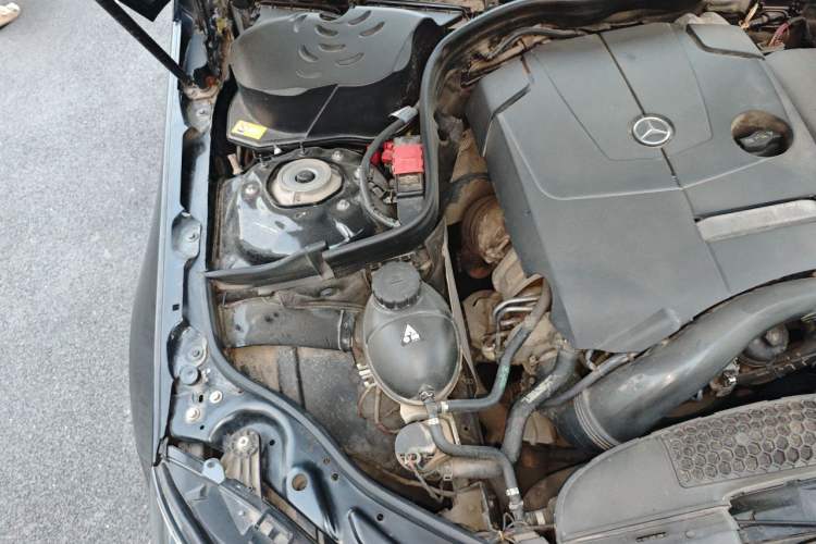 Used Mercedes-Benz E-Class 2015 E 200 L Engine Bay Right