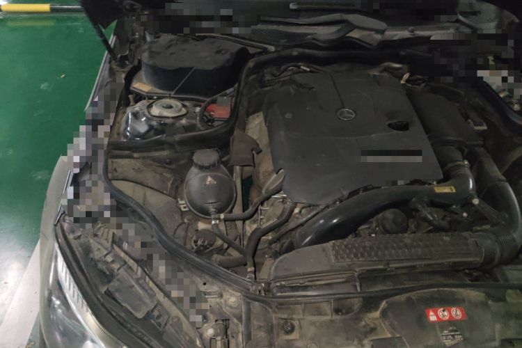 Used Mercedes-Benz E-Class 2015 Facelift E 200 L Engine Bay Right