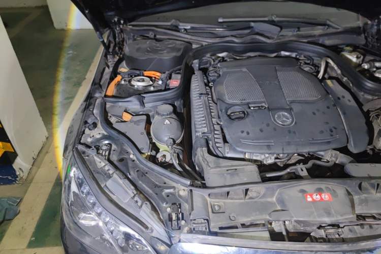 Used Mercedes-Benz E-Class 2015 E 400 L Hybrid Engine Bay Right