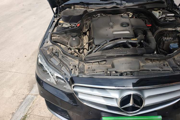Used Mercedes-Benz E-Class 2015 E 260 L Sport & Fashion Model Engine Bay Right