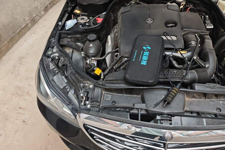 Used Mercedes-Benz E-Class 2015 E 260 L Engine Bay Right