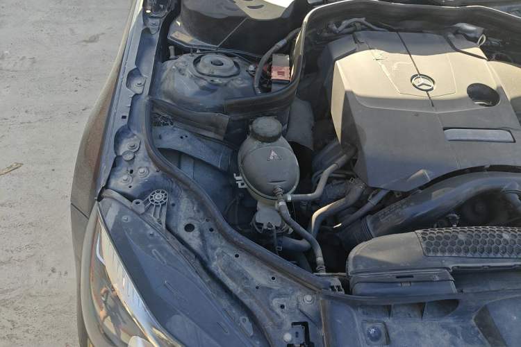 Used Mercedes-Benz E-Class 2015 Facelift E 200 L Engine Bay Right