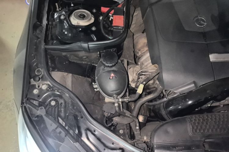 Used Mercedes-Benz E-Class 2015 Facelift E 200 L Engine Bay Right