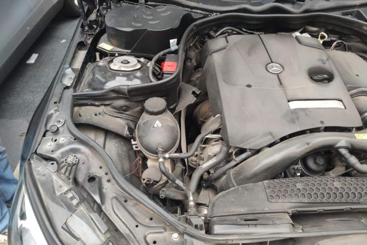 Used Mercedes-Benz E-Class 2015 E 200 L Sport Edition Engine Bay Right