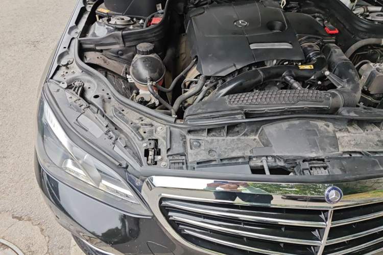 Used Mercedes-Benz E-Class 2015 E 260 L Engine Bay Right