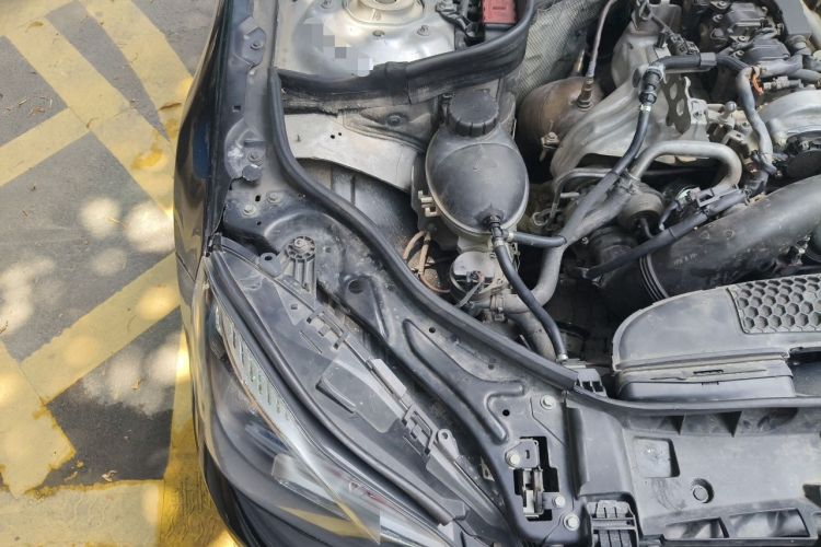 Used Mercedes-Benz E-Class 2015 E 200 L Engine Bay Right