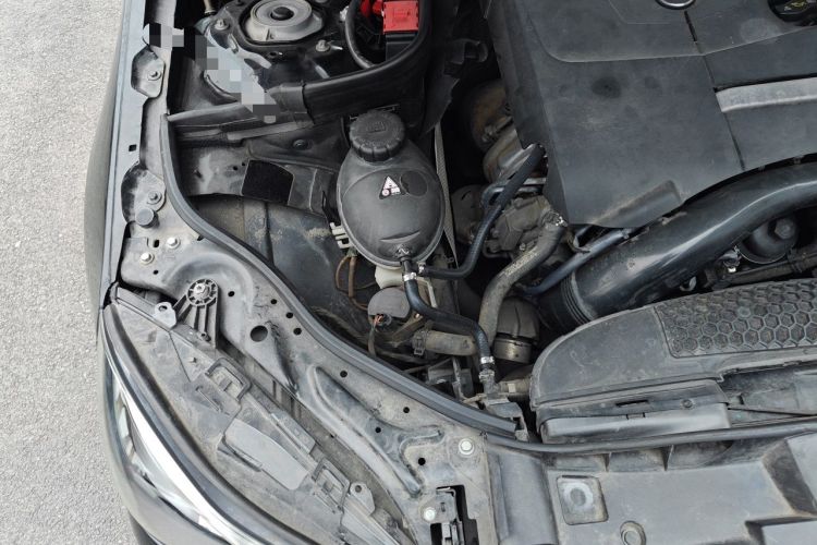 Used Mercedes-Benz E-Class 2015 Revised E 260 L Engine Bay Right