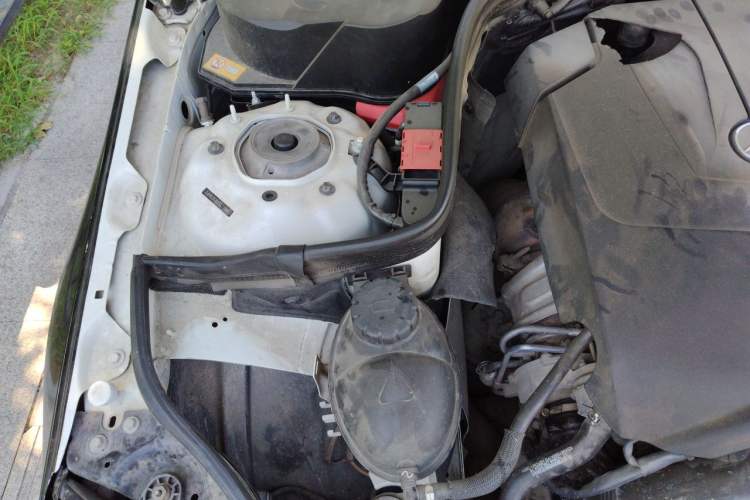 Used Mercedes-Benz E-Class 2015 E 260 L Sport Edition Engine Bay Right