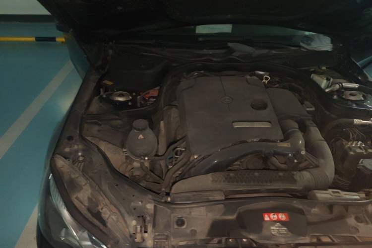 Used Mercedes-Benz E-Class 2015 Facelift E 200 L Engine Bay Right