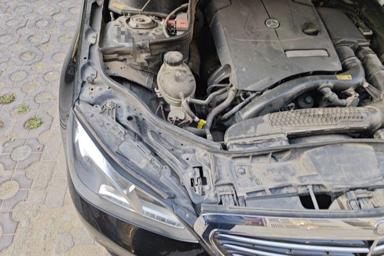 Used Mercedes-Benz E-Class 2015 Facelift E 200 L Engine Bay Right