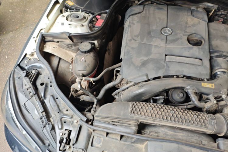 Used Mercedes-Benz E-Class 2015 Facelift E 200 L Engine Bay Right