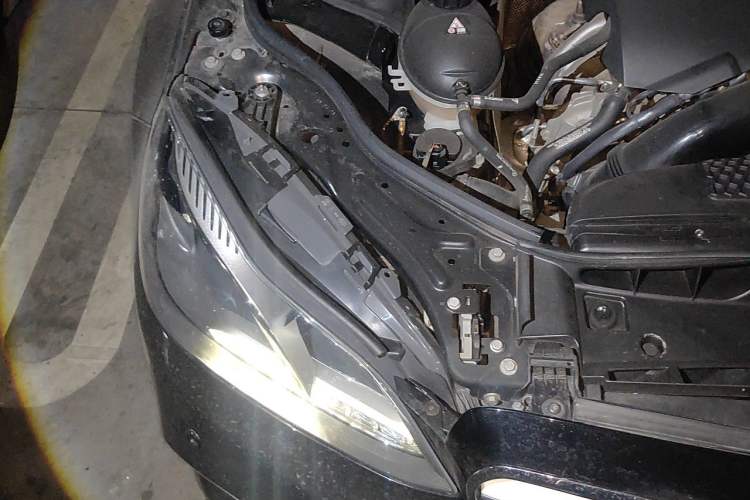 Used Mercedes-Benz E-Class 2015 E 260 L Sport & Fashion Model Engine Bay Right