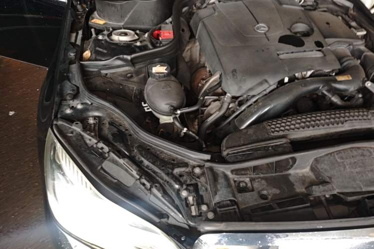 Used Mercedes-Benz E-Class 2015 E 180 L Engine Bay Right