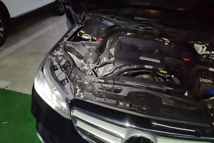 Used Mercedes-Benz E-Class 2015 E 260 L Sport & Fashion Model Engine Bay Right