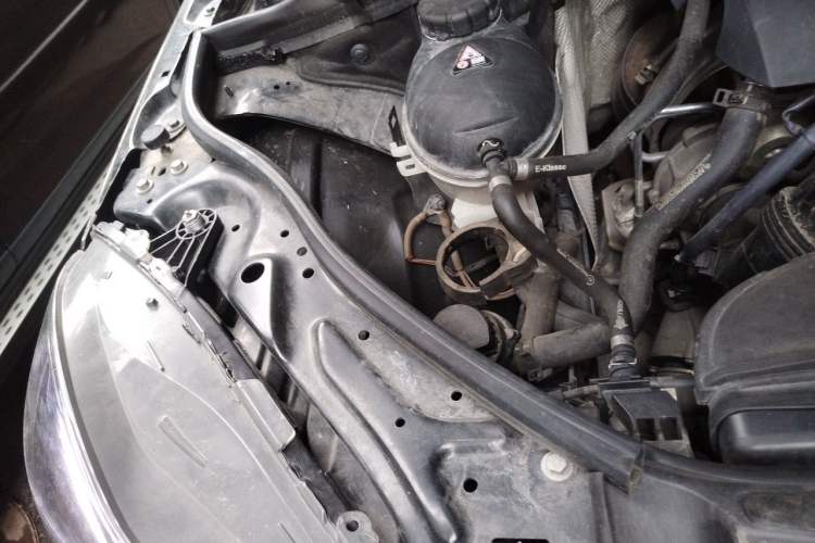 Used Mercedes-Benz E-Class 2015 E 200 L Sport Edition Engine Bay Right