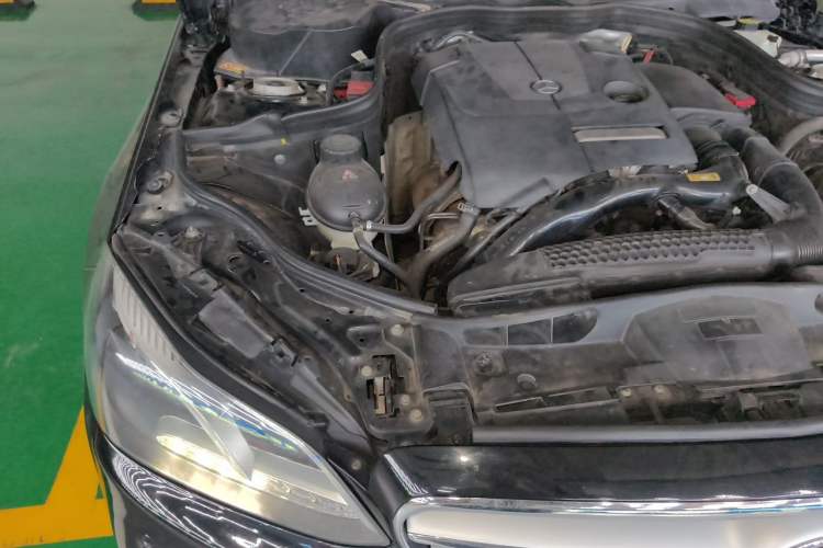 Used Mercedes-Benz E-Class 2015 E 260 L Sport & Fashion Model Engine Bay Right