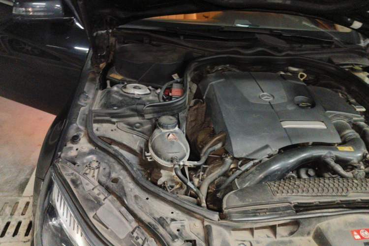 Used Mercedes-Benz E-Class 2015 E 260 L Sport & Fashion Model Engine Bay Right