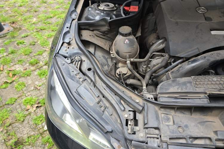 Used Mercedes-Benz E-Class 2015 E 200 L Engine Bay Right