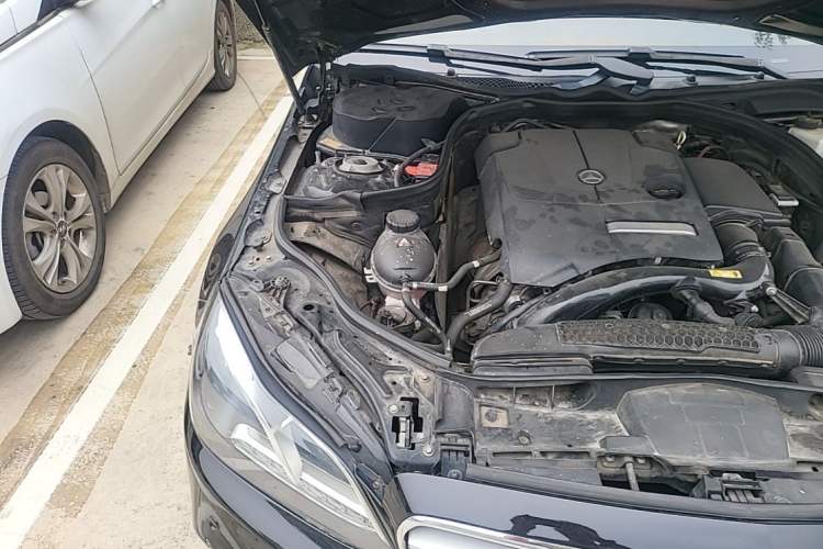 Used Mercedes-Benz E-Class 2015 E 260 L Sport Edition Engine Bay Right