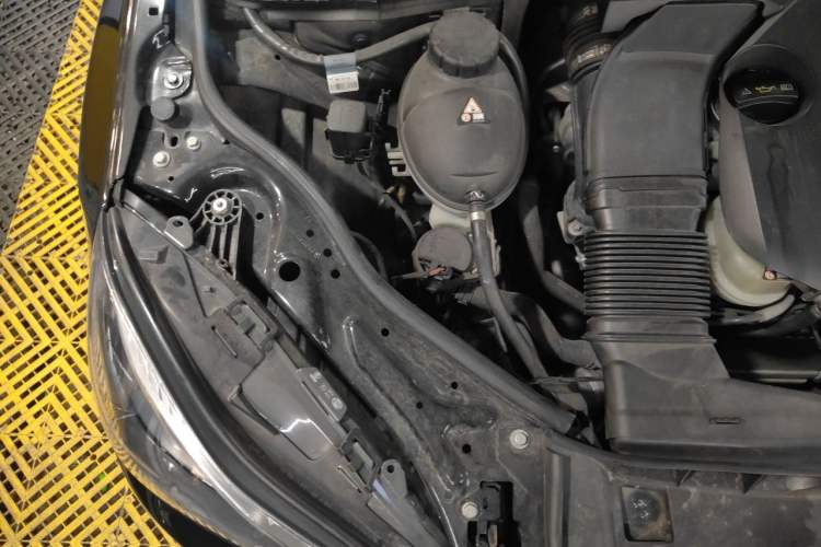 Used Mercedes-Benz E-Class 2015 E 320 L 4MATIC Engine Bay Right