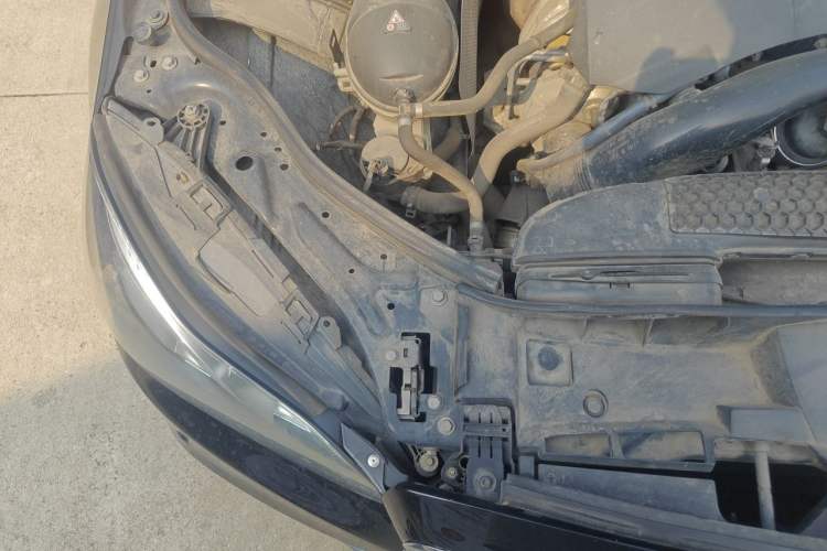 Used Mercedes-Benz E-Class 2015 E 260 L Sport Edition Engine Bay Right