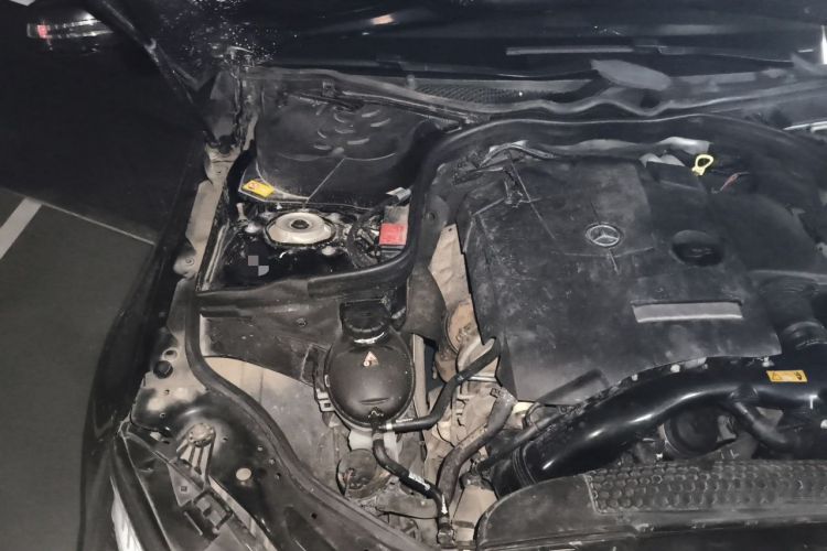 Used Mercedes-Benz E-Class 2015 Facelift E 200 L Engine Bay Right