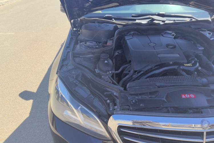 Used Mercedes-Benz E-Class 2015 Facelift E 200 L Engine Bay Right