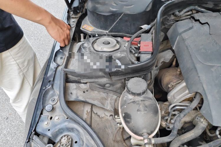 Used Mercedes-Benz E-Class 2015 E 200 L Sport Edition Engine Bay Right