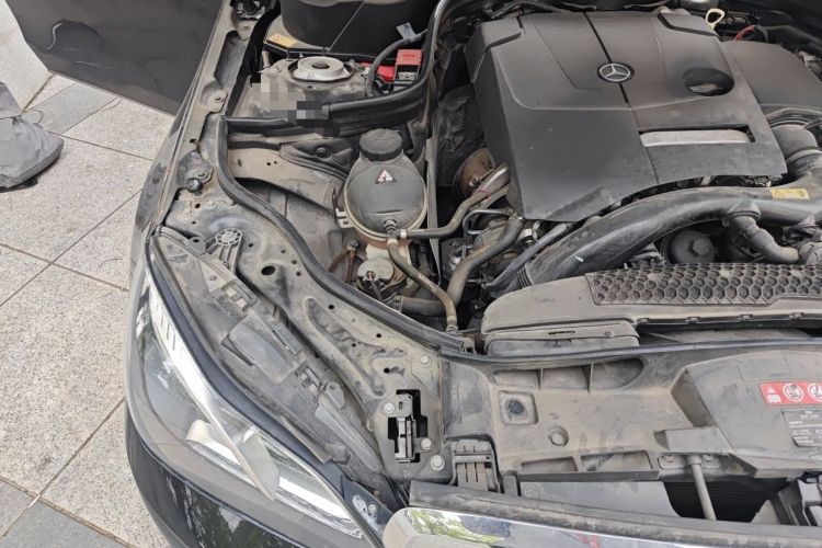 Used Mercedes-Benz E-Class 2015 Facelift E 200 L Engine Bay Right