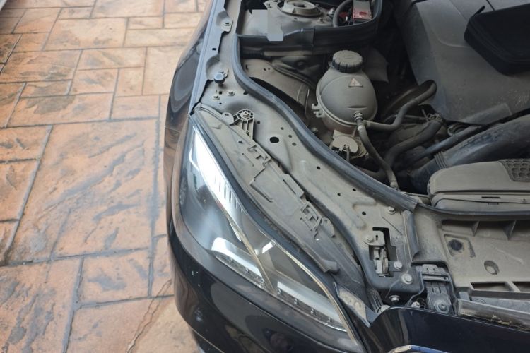 Used Mercedes-Benz E-Class 2015 E 260 L Sport & Fashion Model Engine Bay Right