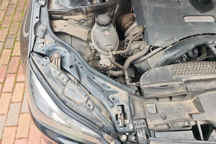 Used Mercedes-Benz E-Class 2015 Revised E 260 L Sporty and Stylish Edition Engine Bay Right