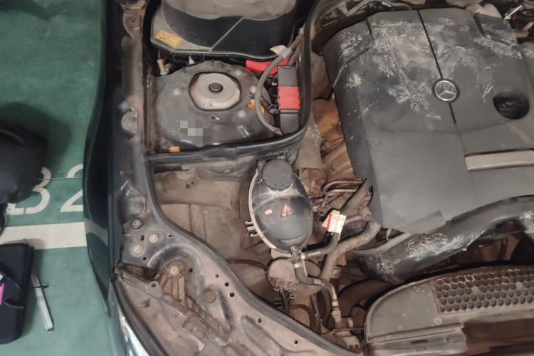 Used Mercedes-Benz E-Class 2015 Facelift E 200 L Engine Bay Right