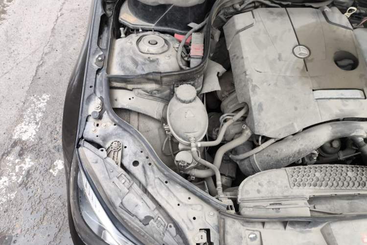 Used Mercedes-Benz E-Class 2015 Revised E 260 L Engine Bay Right
