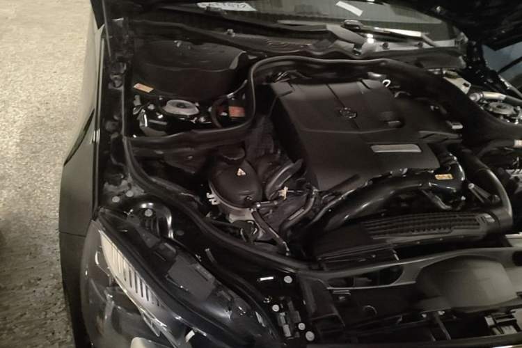 Used Mercedes-Benz E-Class 2015 E 200 L Engine Bay Right