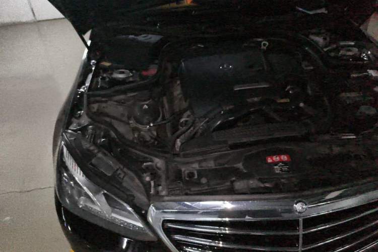 Used Mercedes-Benz E-Class 2015 Facelift E 200 L Engine Bay Right