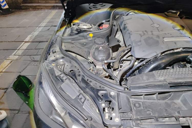 Used Mercedes-Benz E-Class 2015 E 260 L Sport Edition Engine Bay Right