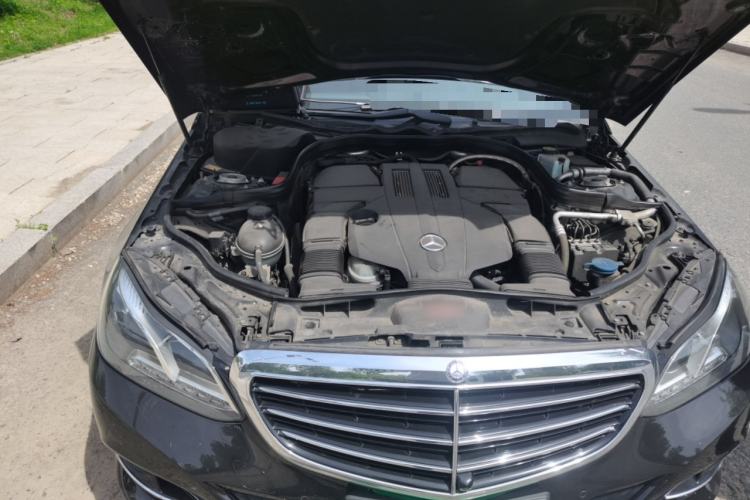 Used Mercedes-Benz E-Class 2015 E 320 L Engine Bay Right